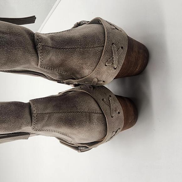 LKNW Very G Merlot Low western style bootie cream tan boots 8.5 - Picture 4 of 8